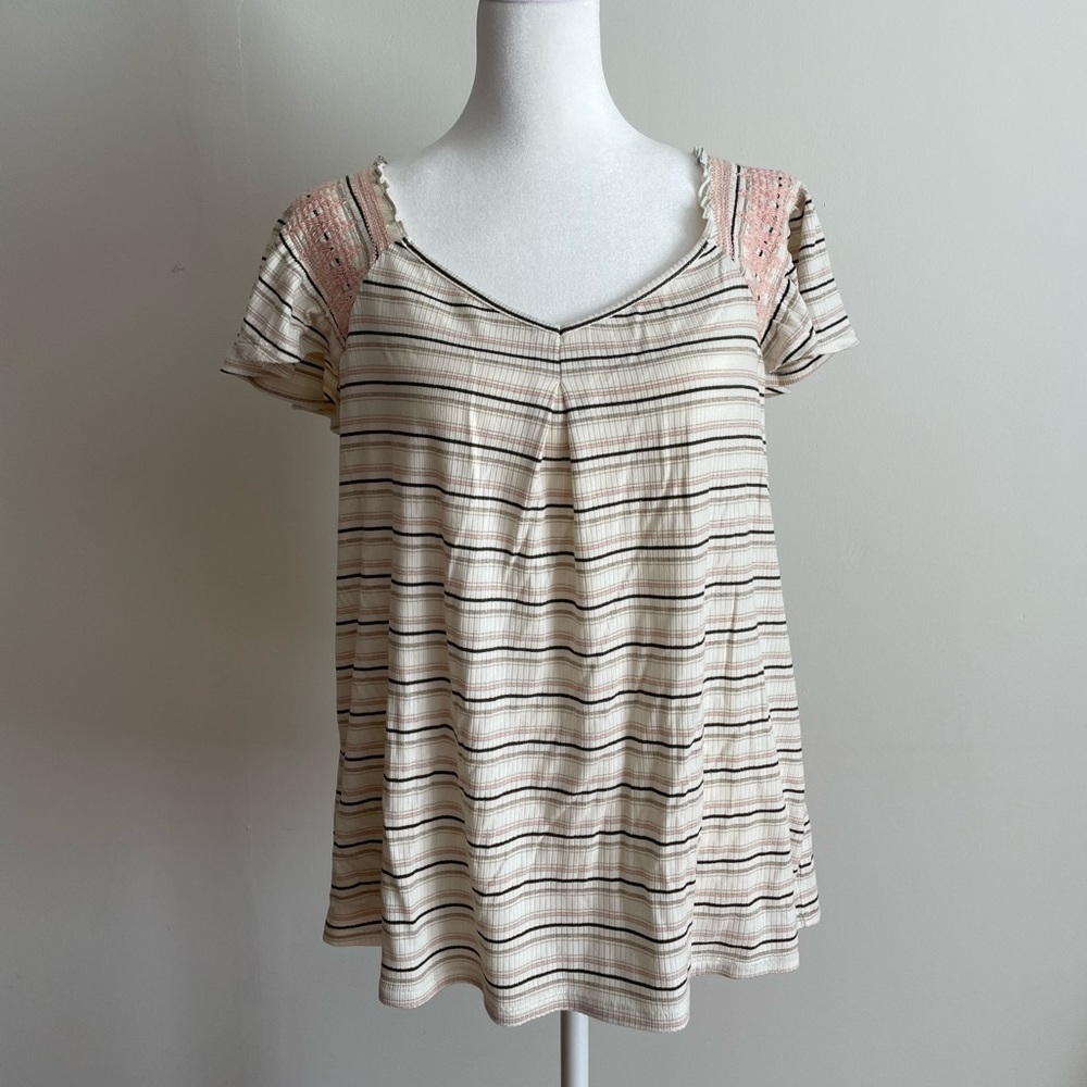 DR2 NWT Ribbed Striped v-neck Top with V back.  Embroidery detail - Sz Lg